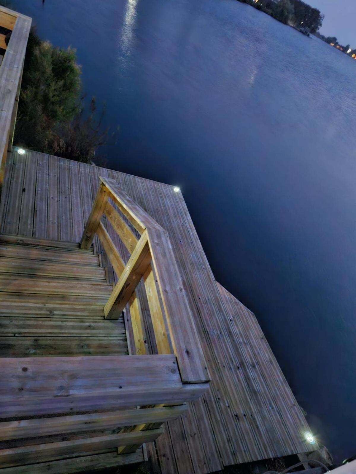 Lakeside Holiday Home With Hot Tub Tattershall Exterior foto